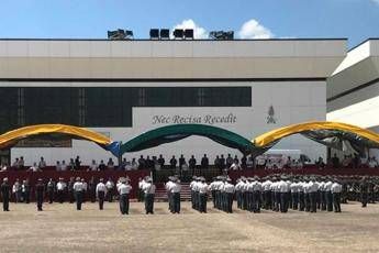 Festa GdF a L'Aquila, Mattarella consegna medaglie d'oro eroi sisma Festa GdF a L'Aquila, Mattarella consegna medaglie d'oro eroi sisma