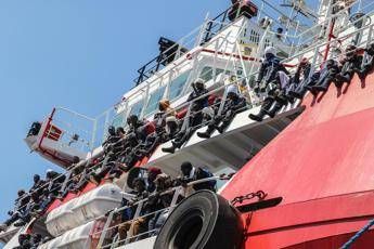 Migranti, Renzi: Tagliare soldi a paesi che non rispettano accordi Migranti, Renzi: Tagliare soldi a paesi che non rispettano accordi