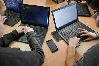 Italiani curiosi sulle nuove tecnologie, non temono la robotizzazione Italiani curiosi sulle nuove tecnologie, non temono la robotizzazione