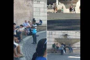 Acqua ai turisti dalla fontana: la denuncia di 'Roma Fa Schifo' Acqua ai turisti dalla fontana: la denuncia di 'Roma Fa Schifo'