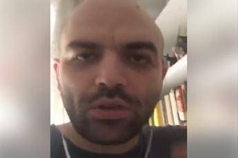 La denuncia di Saviano: Il Vesuvio brucia per avere nuove discariche La denuncia di Saviano: Il Vesuvio brucia per avere nuove discariche