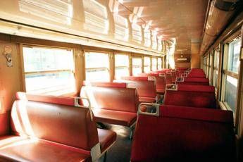 Capotreno aggredita e molestata da extracomunitari senza biglietto Capotreno aggredita e molestata da extracomunitari senza biglietto