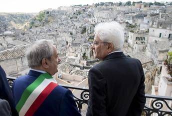 Migranti, Mattarella: Nel Mediterraneo morte e traffici disumani Migranti, Mattarella: Nel Mediterraneo morte e traffici disumani