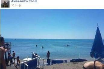 Volano ombrelloni, il video della tromba d'aria a Ostia Volano ombrelloni, il video della tromba d'aria a Ostia