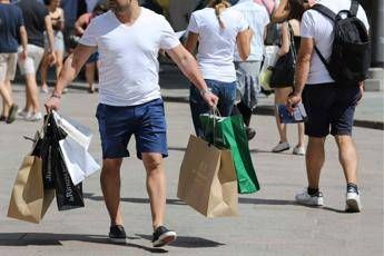 In Italia lo shopping è maschio: 7 su 10 pazzi per gli acquisti In Italia lo shopping è maschio: 7 su 10 pazzi per gli acquisti