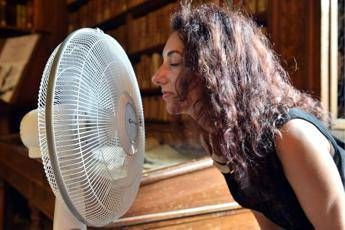 Al lavoro fa troppo caldo, posso andare via? Al lavoro fa troppo caldo, posso andare via?