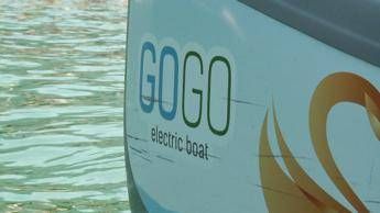 Al lago di Molveno la navigazione è elettrica Al lago di Molveno la navigazione è elettrica