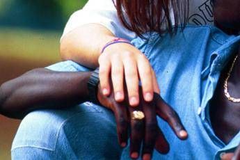 Niente lavoro perché fidanzata con nigeriano Niente lavoro perché fidanzata con nigeriano
