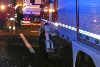 Crolla capannone, morto vigile del fuoco Crolla capannone, morto vigile del fuoco