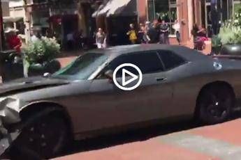 Auto su folla in Virginia: le immagini Auto su folla in Virginia: le immagini