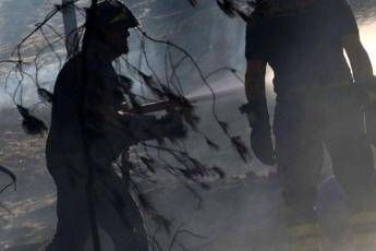 Incendio Campo Imperatore: le fiamme puntano Rigopiano VIDEO Incendio Campo Imperatore: le fiamme puntano Rigopiano VIDEO