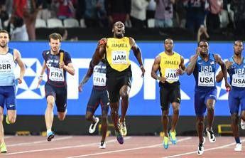 Addio amaro per Bolt: si infortuna e crolla in pista Addio amaro per Bolt: si infortuna e crolla in pista