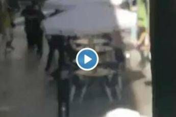 Deve essere qui sotto, caccia all'attentatore Deve essere qui sotto, caccia all'attentatore
