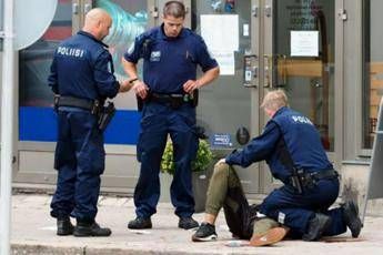 Finlandia, accoltella passanti a Turku: 2 morti Finlandia, accoltella passanti a Turku: 2 morti