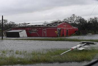 Uragano Harvey perde potenza ma uccide: 5 morti Uragano Harvey perde potenza ma uccide: 5 morti