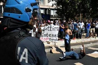 Sgombero Roma, lanciò bombola: arrestato rifugiato etiope Sgombero Roma, lanciò bombola: arrestato rifugiato etiope