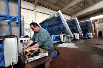 Meno tasse su lavoro e più equità Meno tasse su lavoro e più equità