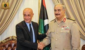 Libia, Minniti ha incontrato Haftar a Bengasi Libia, Minniti ha incontrato Haftar a Bengasi