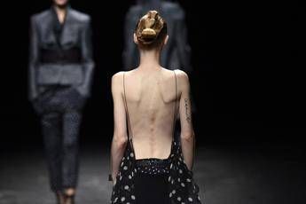 Modelle magre e under 16, la moda dice basta Modelle magre e under 16, la moda dice basta