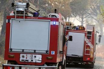Roma, in fiamme supermercato a Casal dei Pazzi Roma, in fiamme supermercato a Casal dei Pazzi