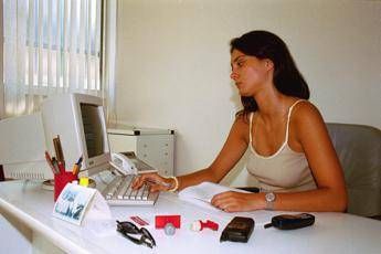 Infojobs: 35% giovani vorrebbe carriera professionale in Italia Infojobs: 35% giovani vorrebbe carriera professionale in Italia