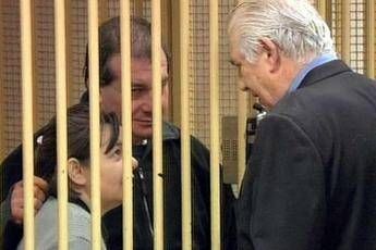 Strage di Erba, esami su nuovi reperti Strage di Erba, esami su nuovi reperti