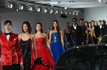 Donne e motori, Ralph Lauren apre il suo garage alla moda Donne e motori, Ralph Lauren apre il suo garage alla moda