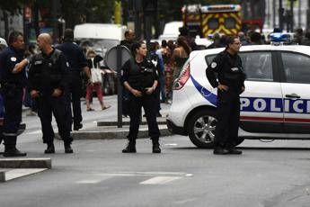 Francia, ferisce 2 donne con martello al grido 'Allah Akbar' Francia, ferisce 2 donne con martello al grido 'Allah Akbar'