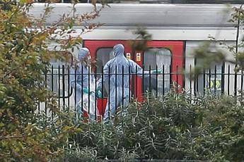 Londra, l'ordigno in una busta frigo Londra, l'ordigno in una busta frigo