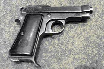 'Armatevi e morite' Buttafuoco e Abbate contro gli italiani con la pistola 'Armatevi e morite' Buttafuoco e Abbate contro gli italiani con la pistola