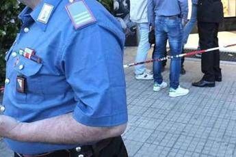 Spara in faccia alla figlia dell'ex e poi si ammazza Spara in faccia alla figlia dell'ex e poi si ammazza