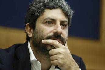Fico contro Vespa: Fa l'artista, non si occupi di campagna elettorale Fico contro Vespa: Fa l'artista, non si occupi di campagna elettorale
