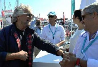 Sulla barca? Ci metterei il basilico, Grillo show al Salone Nautico Sulla barca? Ci metterei il basilico, Grillo show al Salone Nautico