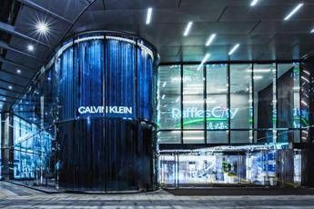 Calvin Klein apre a Shanghai e a Düsseldorf Calvin Klein apre a Shanghai e a Düsseldorf