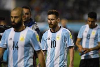Flop Argentina, Messi con un piede fuori dai Mondiali Flop Argentina, Messi con un piede fuori dai Mondiali