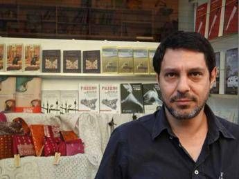 Libri: 'Uno sbirro non lo salva nessuno', Giacomo Cacciatore racconta la storia di Emanuele Piazza Libri: 'Uno sbirro non lo salva nessuno', Giacomo Cacciatore racconta la storia di Emanuele Piazza