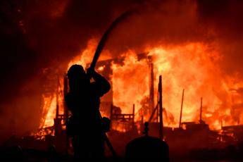 Emergenza incendi in California evacuate 20.000 persone