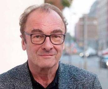 Menasse vince 'Deutscher Buchpreis', Sellerio acquista i diritti del romanzo Menasse vince 'Deutscher Buchpreis', Sellerio acquista i diritti del romanzo