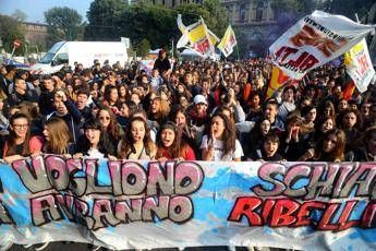 No allo sfruttamento, studenti in piazza No allo sfruttamento, studenti in piazza