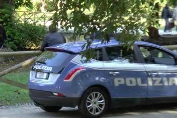 Ragazza ferita nel parco, c'è un testimone Ragazza ferita nel parco, c'è un testimone