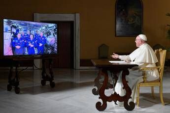 Buongiorno o buonasera?, il Papa parla agli astronauti Buongiorno o buonasera?, il Papa parla agli astronauti