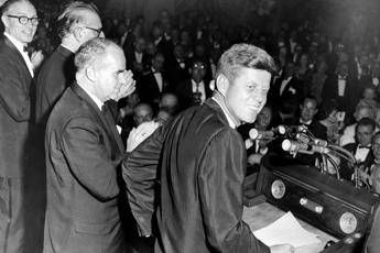 Cia, mafia e Castro: ecco il dossier Jfk Cia, mafia e Castro: ecco il dossier Jfk