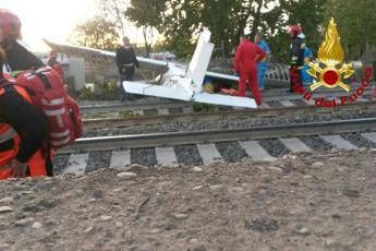 Roma, aereo precipita su binari Alta velocità Roma, aereo precipita su binari Alta velocità
