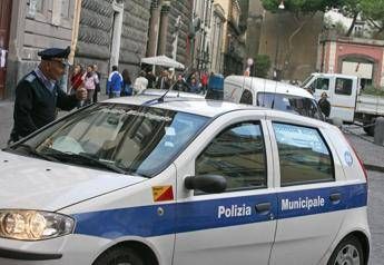 11enne recluso dalla madre, Polizia lo libera 11enne recluso dalla madre, Polizia lo libera
