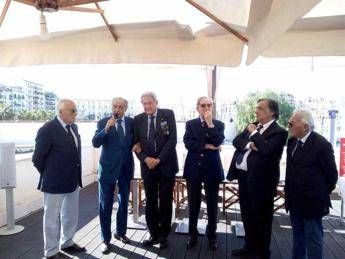Circolo Canottieri Palermo festeggia 90 anni, Orlando consegna la 'tessera preziosa' Circolo Canottieri Palermo festeggia 90 anni, Orlando consegna la 'tessera preziosa'