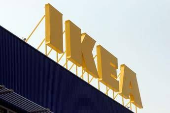 Bloccati per un incidente, Ikea gli offre i letti Bloccati per un incidente, Ikea gli offre i letti