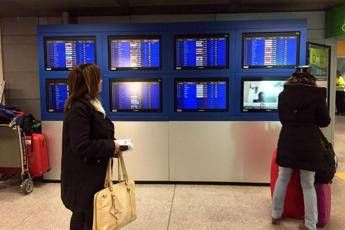 Il carrello si rompe, paura su volo low cost Il carrello si rompe, paura su volo low cost