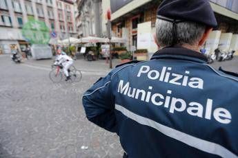 Sola e infreddolita, bimba trovata in strada a Firenze Sola e infreddolita, bimba trovata in strada a Firenze