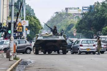 Caos in Zimbabwe, Mugabe agli arresti domiciliari Caos in Zimbabwe, Mugabe agli arresti domiciliari