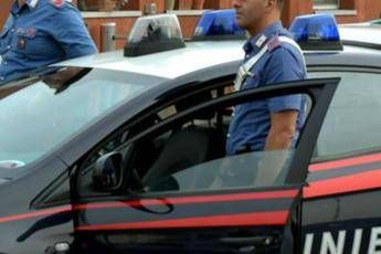 Lasciano in auto il figlio di 3 anni per andare a fare shopping Lasciano in auto il figlio di 3 anni per andare a fare shopping